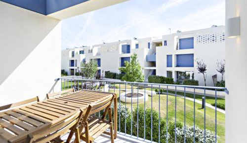 Apartment with Garden View