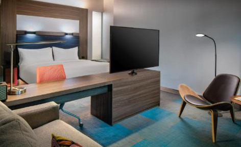 Savvy, Suite, 1 King, Sofa bed