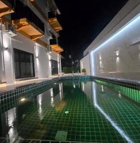 Premier King Room with Pool Access