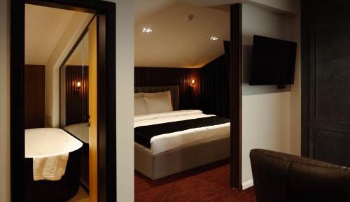 Deluxe Suite