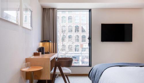Superior Twin Room with Tram & City view