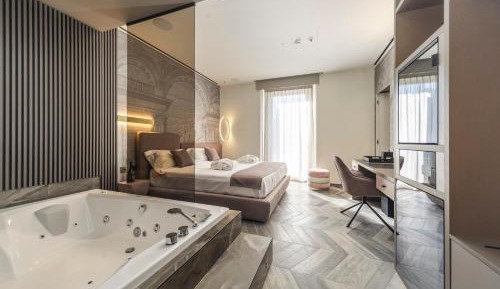 Queen Room with Spa Bath