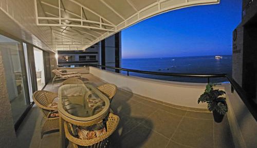 Two-Bedroom Apartment with Balcony and Sea View