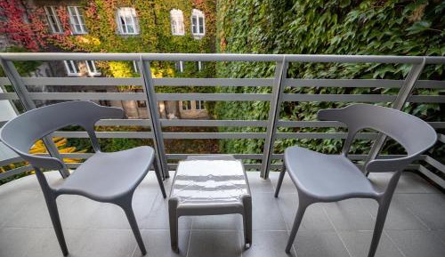 Two-Bedroom Deluxe Apartment with Balcony