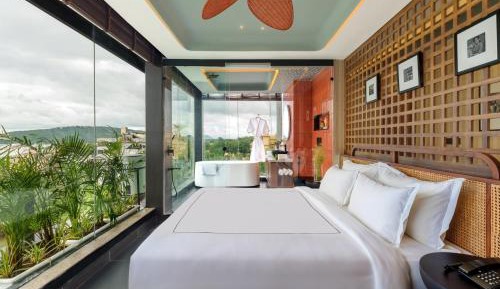 Suite with Hot Tub