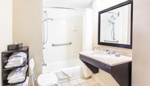 King Suite - Non-Smoking