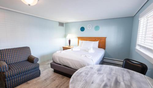 Deluxe Two Queen Room with Partition