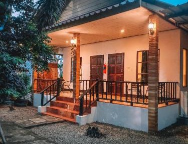 Bungalow with Garden View