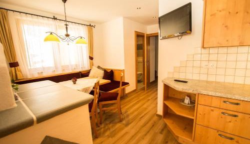 Deluxe Two-Bedroom Apartment with Terrace