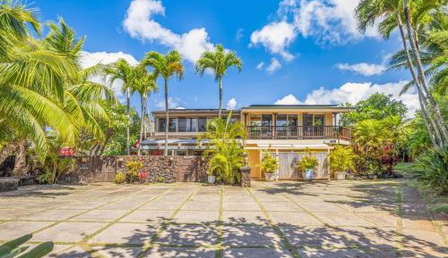 Ten-Bedroom Holiday Home