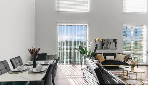 One-Bedroom Apartment with City View