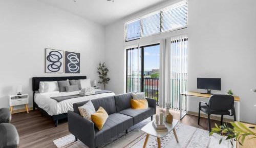 One-Bedroom Apartment with City View