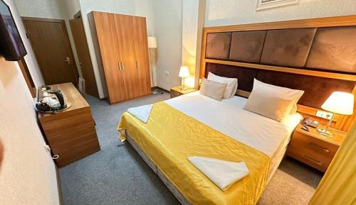 Double or Twin Room with Swimming Pool Access