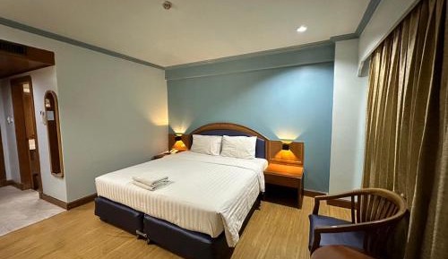 Deluxe Queen Room