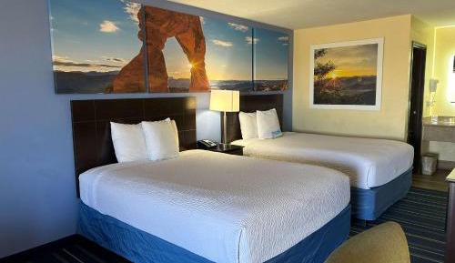 Queen Room with Two Queen Beds - Non-Smoking