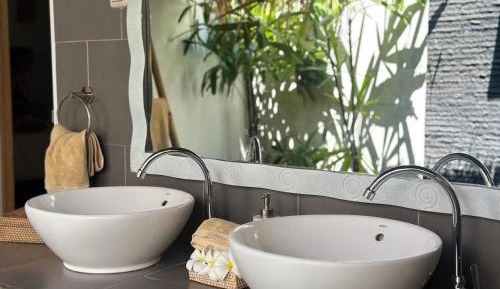 Twin Room with Private Bathroom