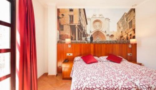 Double or Twin Room with Square View