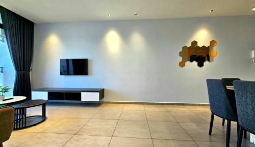 Urban Modern Design Two Bedroom Apartment (Full Lake and City View)