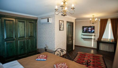 Queen Room
