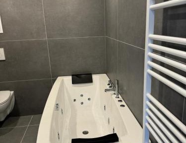 King Room with Spa Bath
