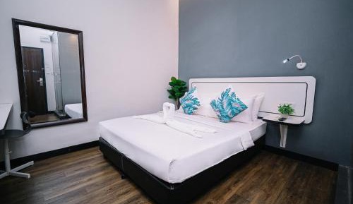 Standard Queen Room