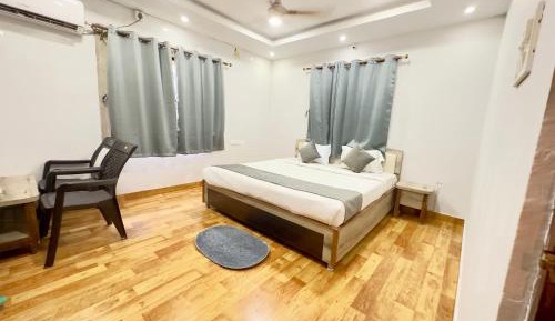 Deluxe Double Room (2 Adults + 1 Child)
