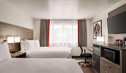 Queen Room with Two Queen Beds - Main Building/Non-Smoking