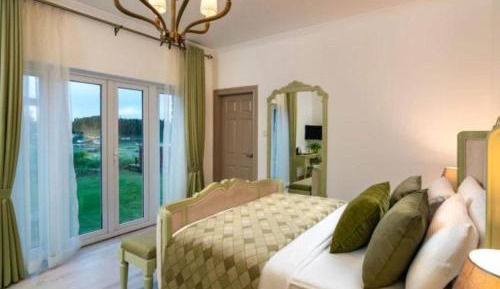 Queen Room with Garden View