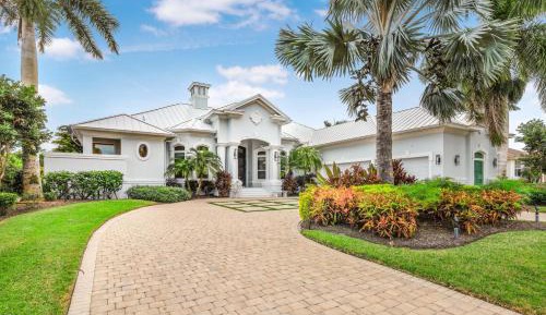 Three-Bedroom Holiday Home 