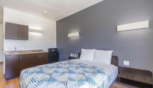 Queen Room - Disability Access - Non-Smoking