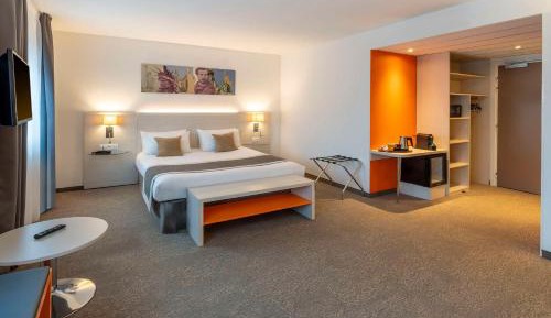 Chambre Familiale Supérieure lit double et sofa 2 pers. non fumeur