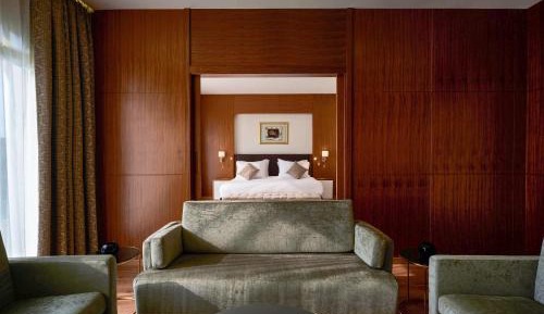 Presidential Suite with Pool View