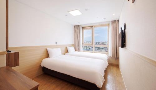 Standard Twin Room - City Ocean View