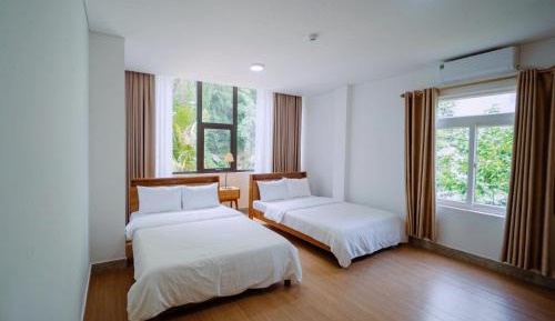 Deluxe Double or Twin Room with Mountain View