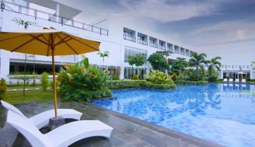 One-Bedroom Apartment with Sea View