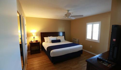 One-Bedroom Suite - Gulf and Pool View