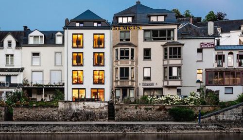 Eight-Bedroom Holiday Home