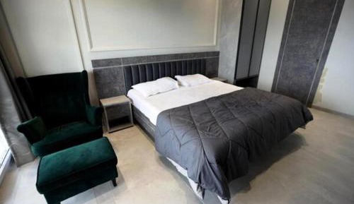 Suite with Lake View