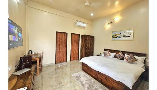 Deluxe Double Room with Balcony