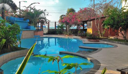 Apartment with Pool View 