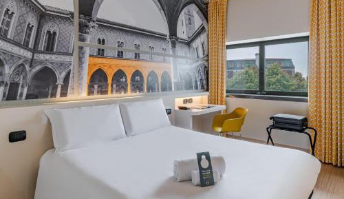 Standard Room with 1 Double Bed