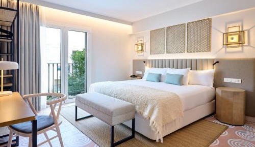 Double Room with Puerta Real View