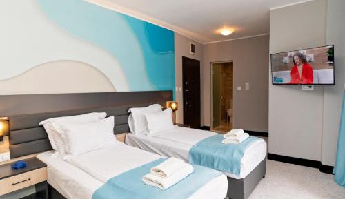 One-Bedroom Apartment with City View