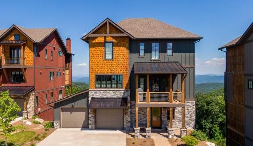 Four-Bedroom Holiday Home