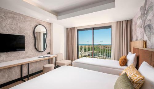 Triple Room with Pool View