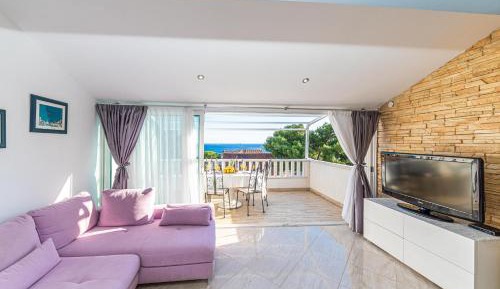 Five-Bedroom Holiday Home