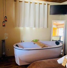 Suite with Spa Bath