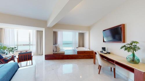 Premier Ocean View King Jacuzzi