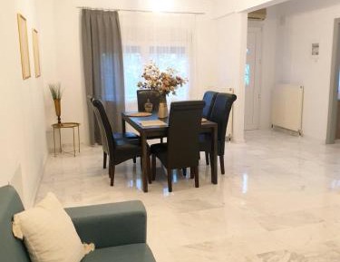 Deluxe Two-Bedroom Apartment with Garden View