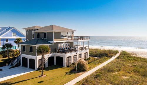 Four-Bedroom Holiday Home
